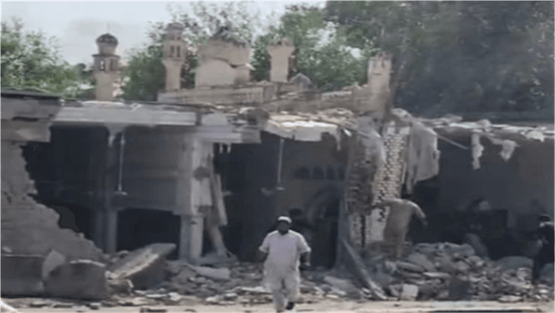 Pakistan mosque explosion leaves 15 dead