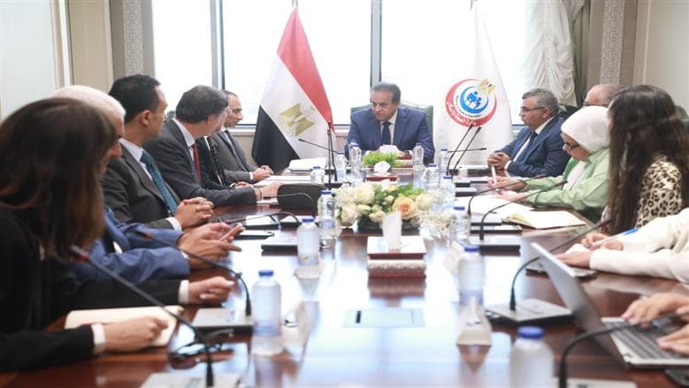 وزير الصحة يتابع حادث أتوبيس بجنوب سيناء