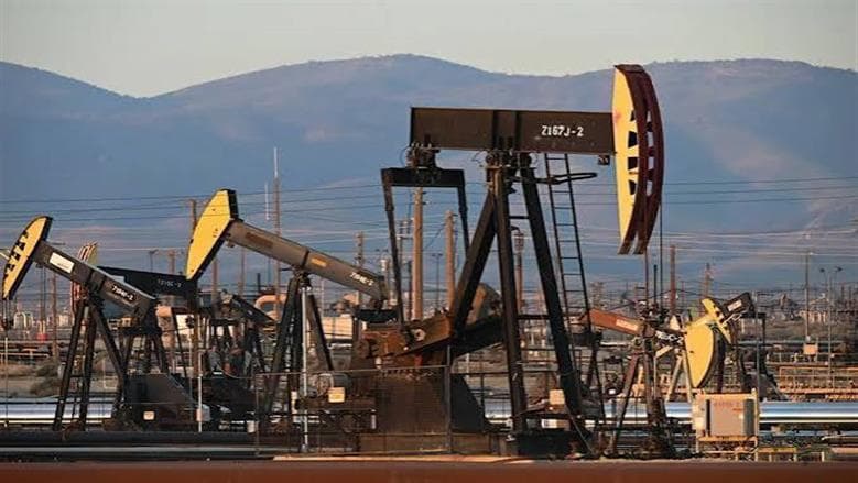 Oil drops to $104.5 amid Strait talks