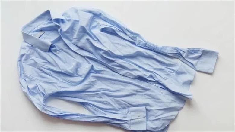 Easy method to smooth wrinkled clothes