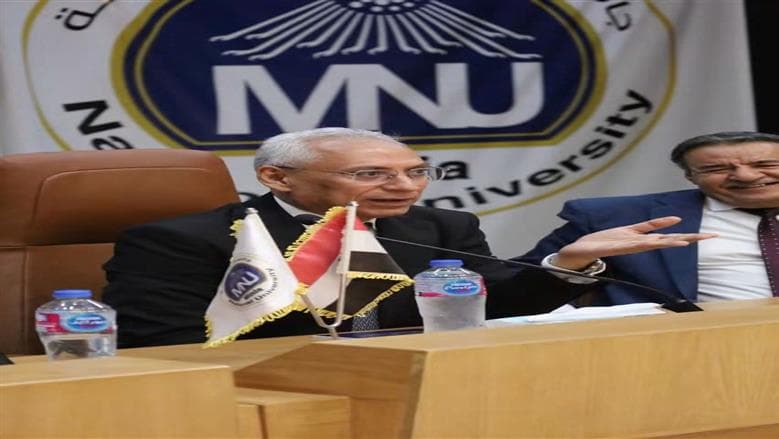 رئيس جامعة المنيا يجتمع بأعضاء هيئة التدريس