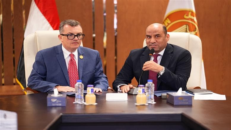 العمل والتخطيط يناقشان ربط برامج التدريب باحتياجات السوق