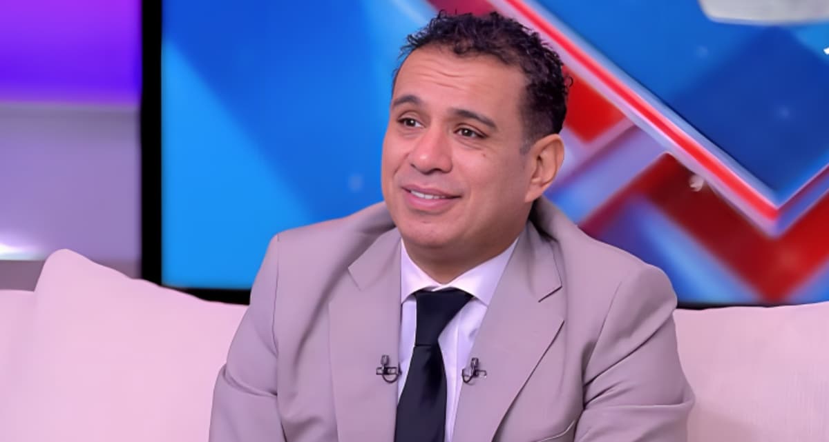 محمود الليثي يعيش في فندق بسبب عياله