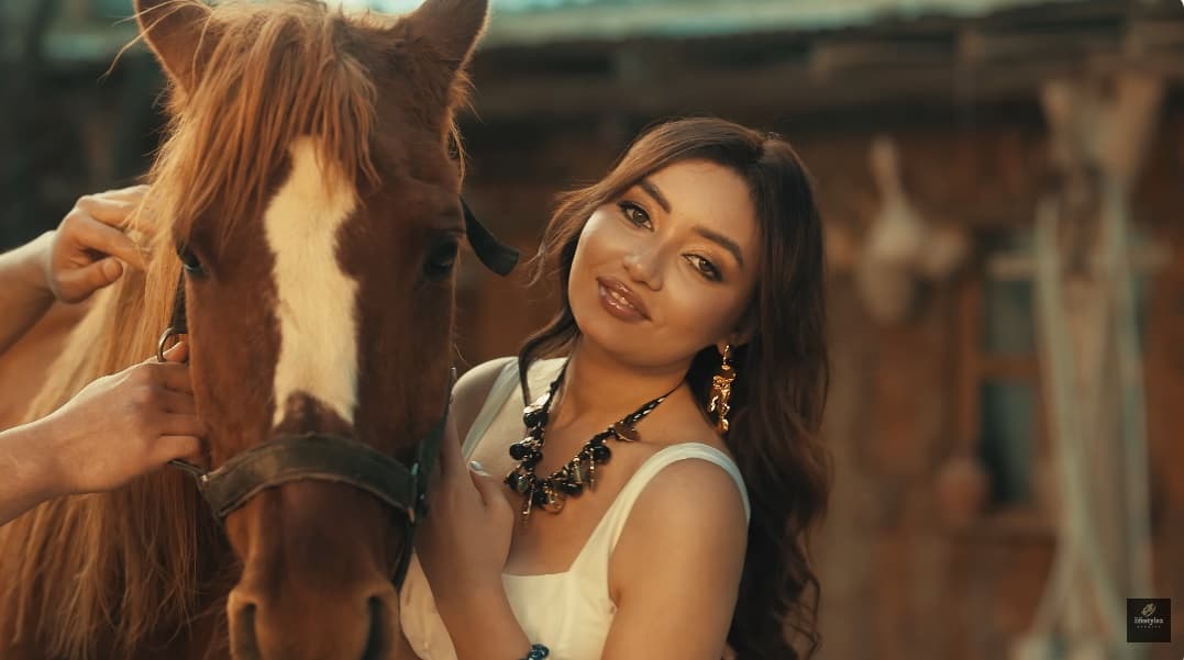 Alaa Ayoub Releases New Song in 1970s Style