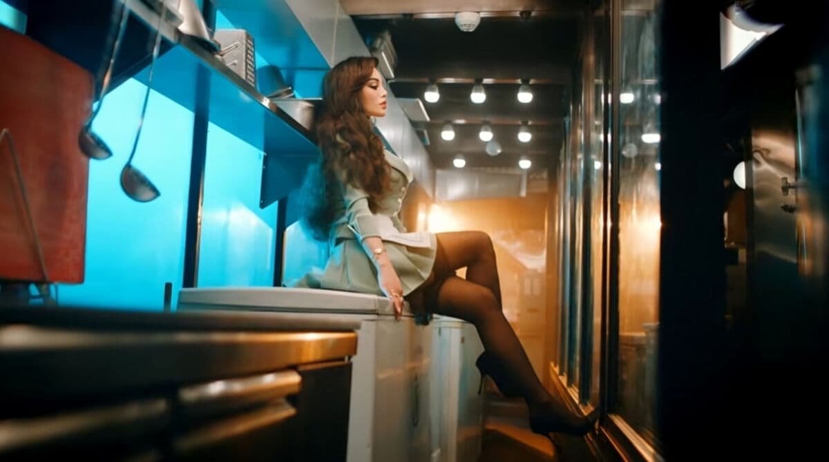Haifa Wehbe debuts "Noga" music video