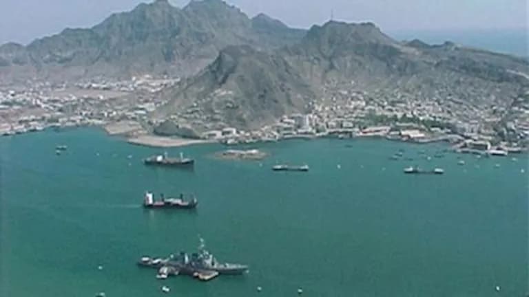 Oil tankers alter course at Bab al-Mandab