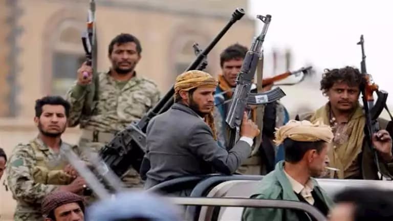Houthis launch missiles at Ma'rib neighborhoods