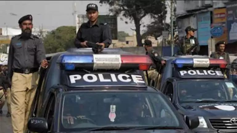 Pakistan mosque blast kills 16 including officers