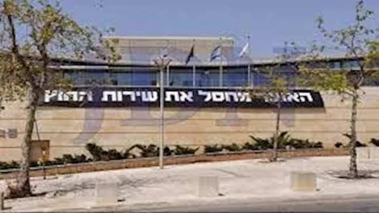 Israel denies entry to two EU parliament members