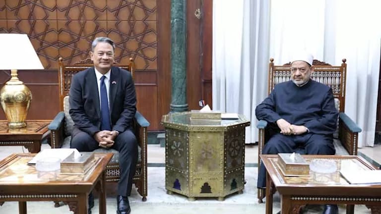 شيخ الأزهر يتباحث مع السفير التايلاندي في تعزيز التعاون