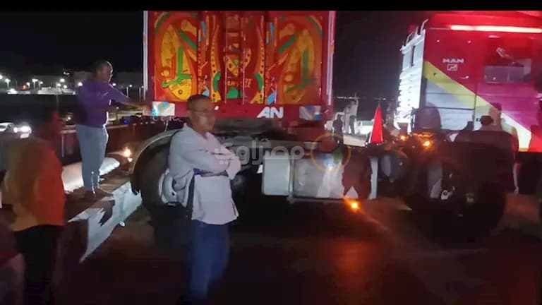 سحب تريلا بعد حادث بكفر الشيخ