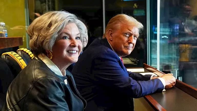 Trump Balances White House Staff
