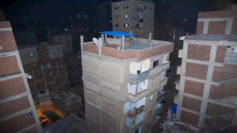 عقار من 9 طوابق بالإسكندرية يتعرض للتحرك الحكومي