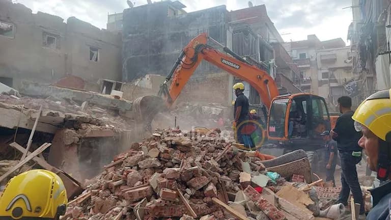 بحث مستمر عن 3 ضحايا بسقوط العقار بالإسكندرية