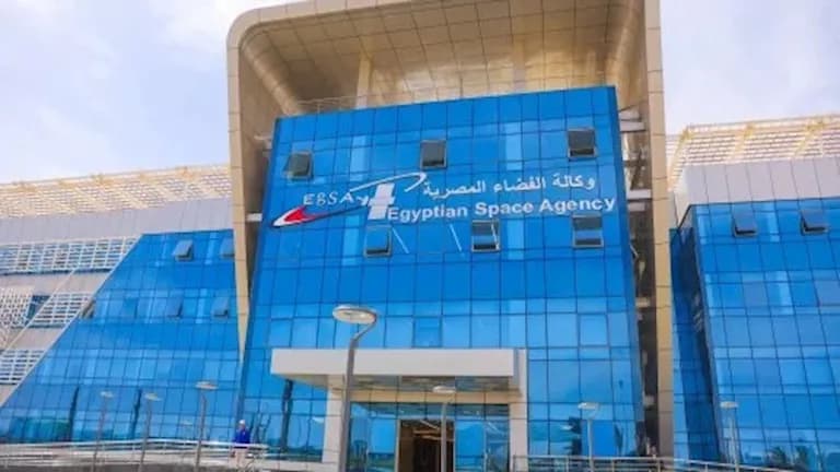 صور فضائية توثق تطور الدفرسوار