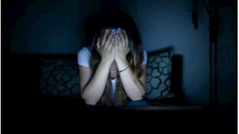 Woman blackmails after phone sale in Nasr City