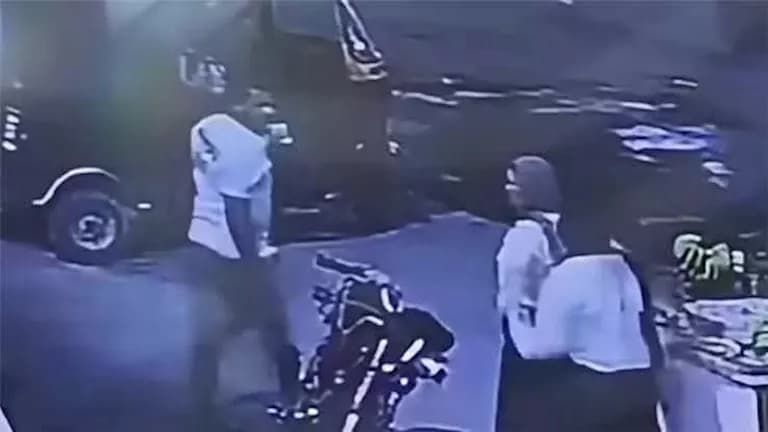 Young man assaults girls in Fayoum street