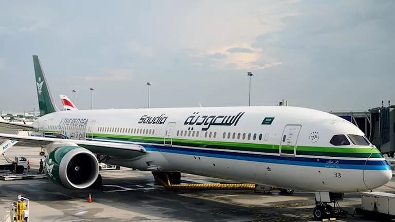 السعودية: مقتل 3 في هجمات على مطار الملك خالد