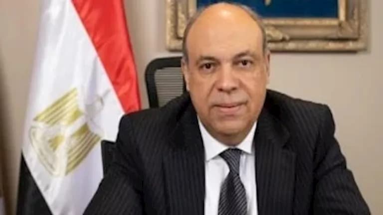 وزير الطيران يزور فرع الأكاديمية الجديدة