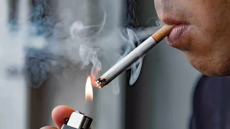 الصحة تحذر من التدخين وتروج للفحوصات المجانية