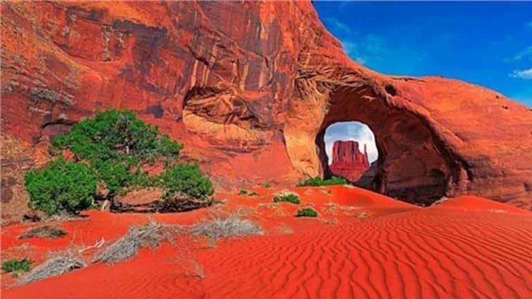 Wadi Al-Hamra Reveals Green Paradise Secrets