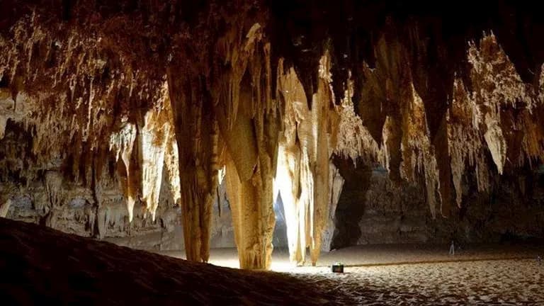 Al-Jarra Cave: 40 Million Years Old