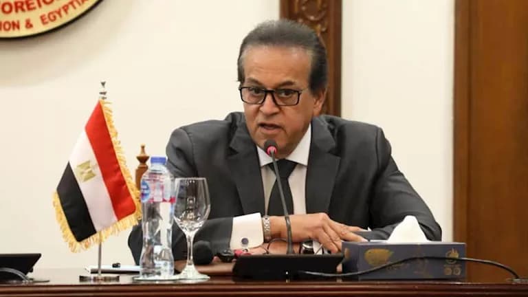 وزير الصحة يعلن تعديل أجور الفريق الطبي