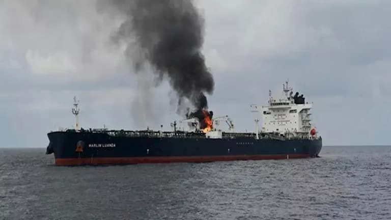 Russian forces attack Ukrainian ships