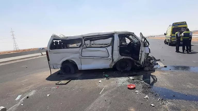 Microbus crash kills 4, injures 15
