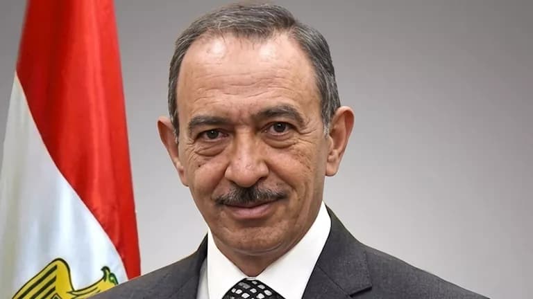 محافظ سوهاج يوقف ورديات النظافة أثناء الذروة
