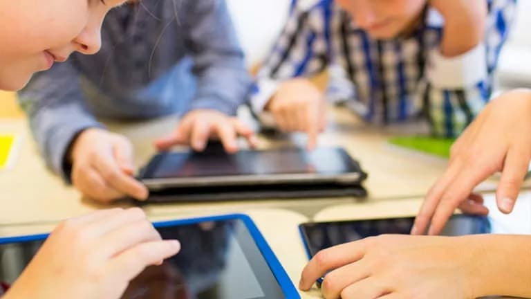 Expert warns against sharing children's photos on social media