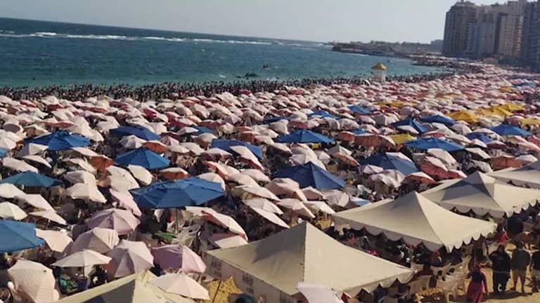 شواطئ الإسكندرية ممتلئة خلال يومين