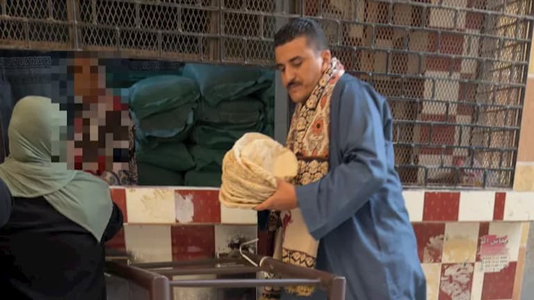 مسؤول تموين يتنكر للكشف عن مخالفات المخابز في كفر الدوار