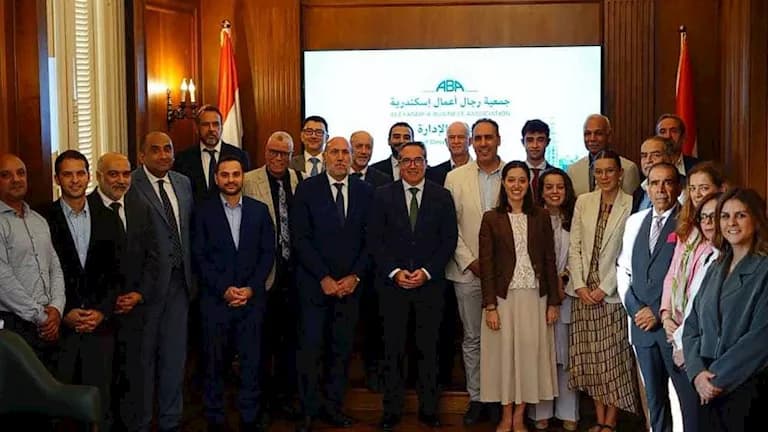 رجال أعمال إسكندرية يناقشون التعاون مع ميناء كاستيلون