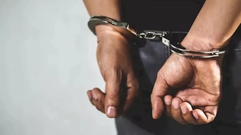 Microbus driver caught raising fares in Alexandria