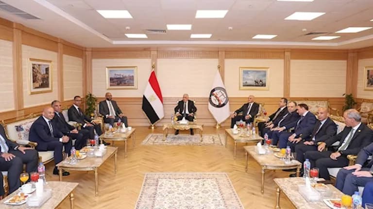النيابة العامة تطرح خدماتها الإلكترونية عبر تطبيق أنا فودافون