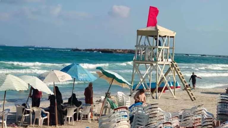 الأرصاد تحذر من تيارات السحب في البحر