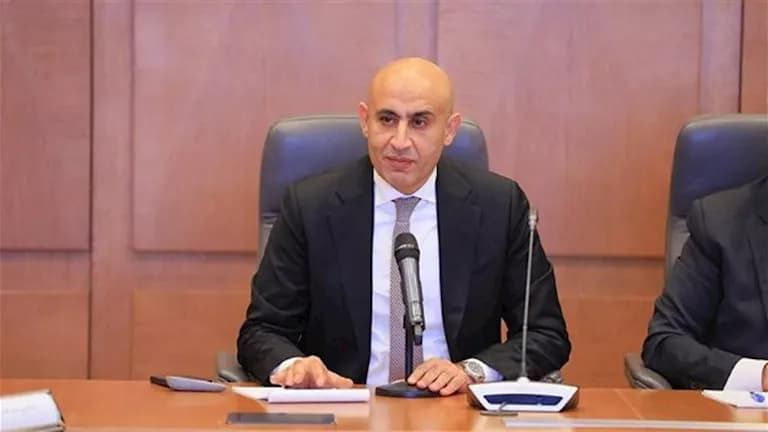 Education Minister Reviews Directorate Plans