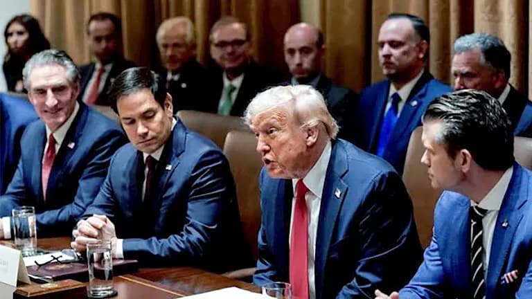 Trump Meets Cabinet at Camp David Amid Iran Tensions