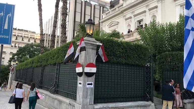 Greek authorities deny bomb threats at Athens buildings