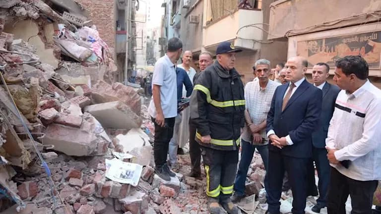 انتشال 4 ضحايا من أنقاض زفتى وتوجيه من المحافظ