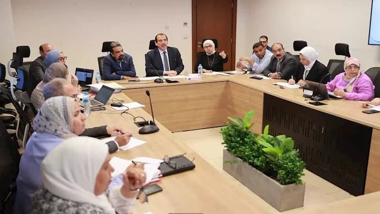 اجتماع اللجنة العليا يناقش تعديل حركة الأطباء