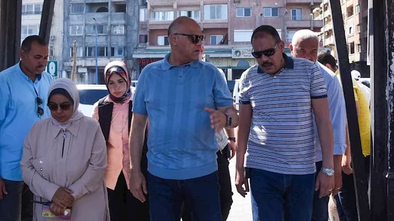 محافظ الإسكندرية يزيل كافتيريا من الكورنيش