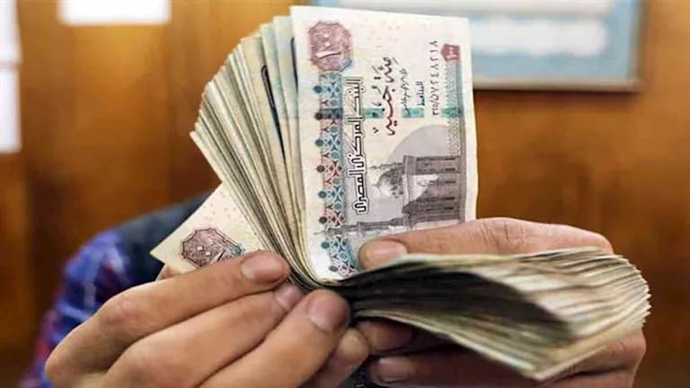 تأثير التضخم والاستثمار على 100 ألف جنيه بعد عام