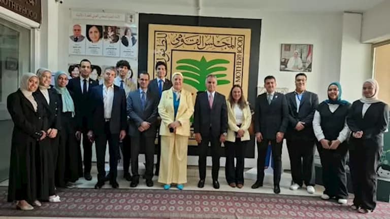 شباب القادة تتعاون مع الطفولة والأمومة لتطوير قادة المدارس