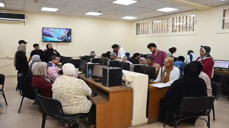 طلاب الثانوية يسجلون رغبات تنسيق المرحلة الثانية في عين شمس