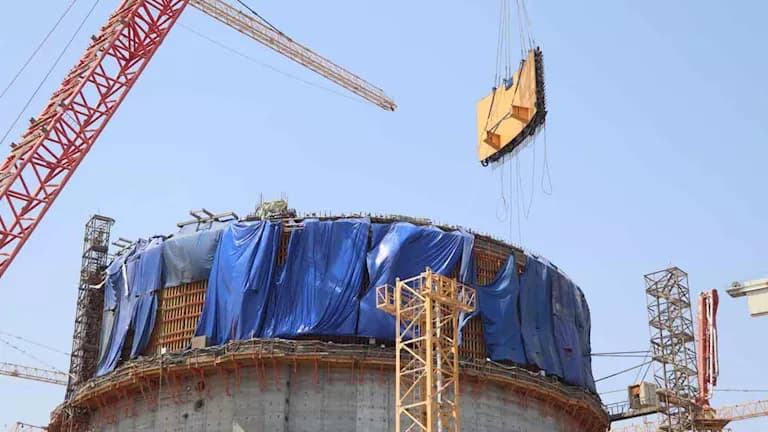 Dabaa plant first reactor fifth containment installed