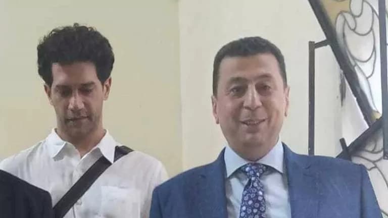 أحمد مجدي يغادر النيابة بعد استجوابه