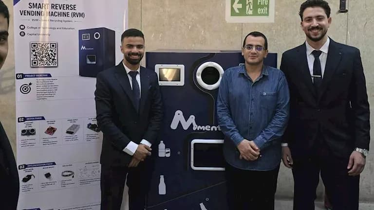 طلاب كلية التكنولوجيا يطورون آلة لإعادة التدوير