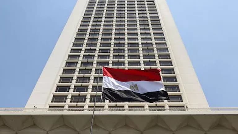 مصر تندد بالضربات الإسرائيلية على مطار أبو الظهور